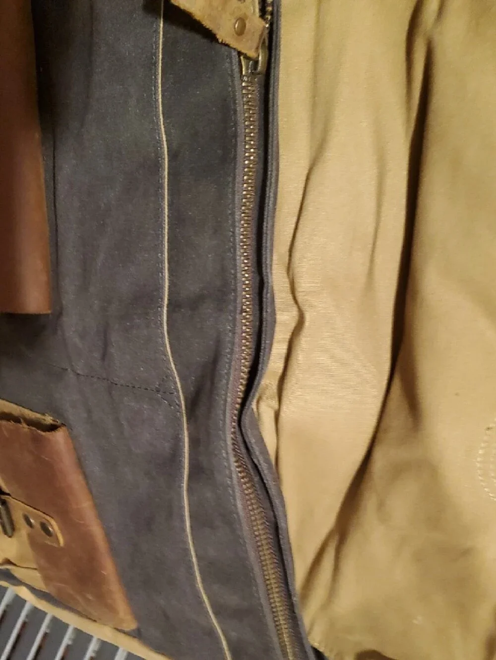 NEWHEY Waterproof Messenger Bag